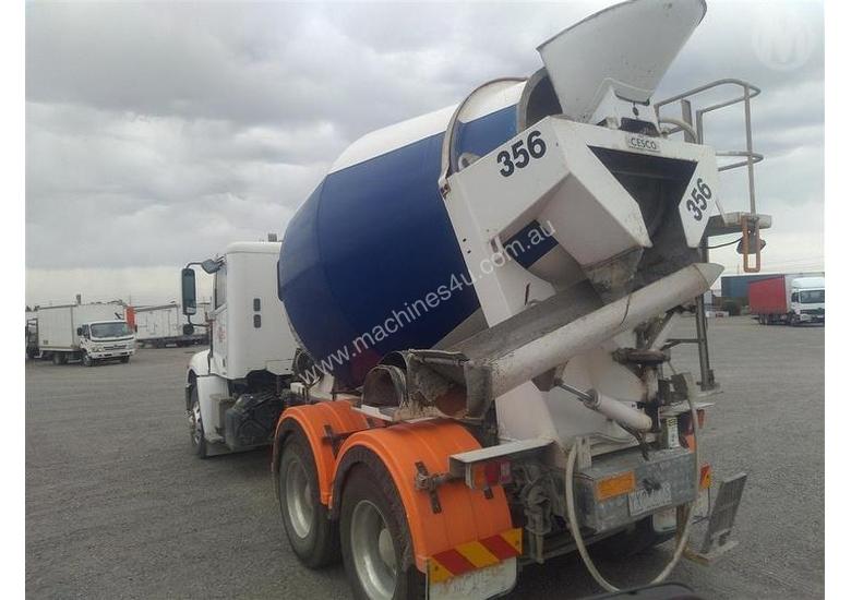 caption Freightliner Columbia