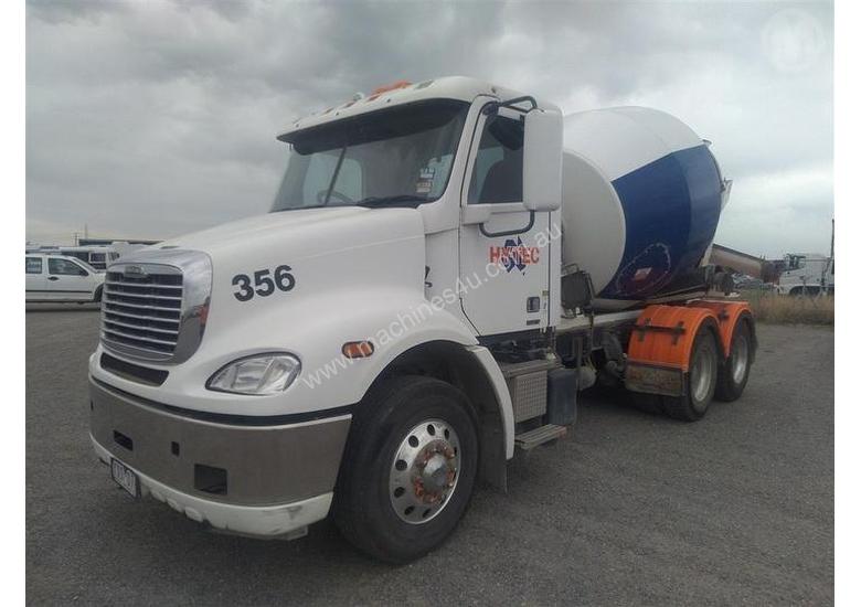caption Freightliner Columbia