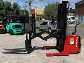 HYWORTH 1.5T Double Deep Walkie Reach Stacker Forklift for HIRE - picture1' - Click to enlarge