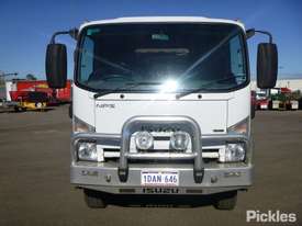 2008 Isuzu 300 NPS - picture1' - Click to enlarge
