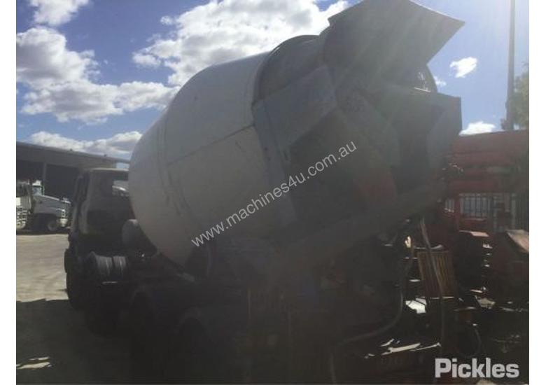 caption 2010 Iveco Acco 2350