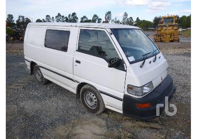 mitsubishi express 2000