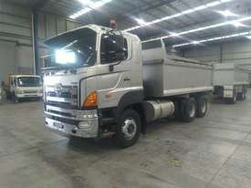 Hino 700 - picture0' - Click to enlarge