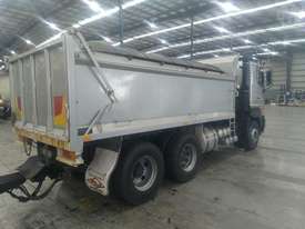 Hino 700 - picture1' - Click to enlarge