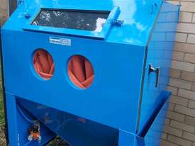 Burwell sandblasting cabinet  - picture0' - Click to enlarge