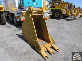 Caterpillar 800mm Bucket-GP Attachments - picture0' - Click to enlarge
