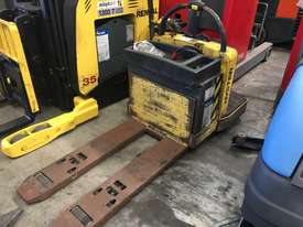 Hyster B60ZAC Battery Electric Pallet Truck - picture0' - Click to enlarge