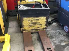 Hyster B60ZAC Battery Electric Pallet Truck - picture0' - Click to enlarge