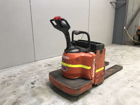 Raymond 8400 Pallet Truck Forklift - picture1' - Click to enlarge