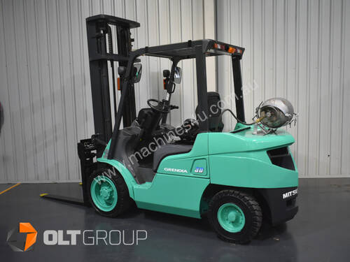 Mitsubishi 3 Tonne Forklift LPG Sideshift 4th Function with Fork Positioner Low Hrs Current Model