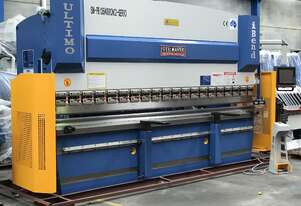 Feature Packed 135Ton x 4000mm CNC Pressbrake With CNC Touch Screen Controller & Laser Guards