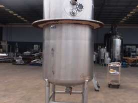Stainless Steel Storage Tank (Vertical), Capacity: 3,000Lt - picture0' - Click to enlarge