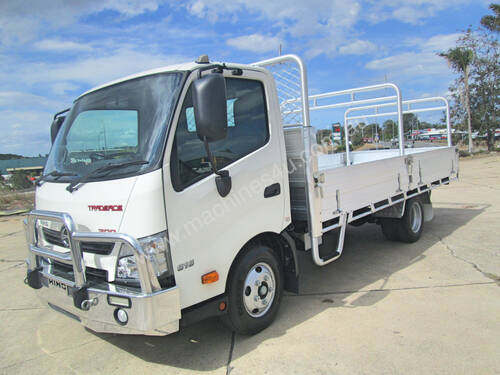Hino 616 - 300 Series Tray Truck