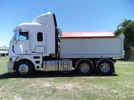 Freightliner tipper - picture0' - Click to enlarge