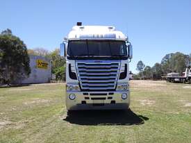 Freightliner tipper - picture1' - Click to enlarge