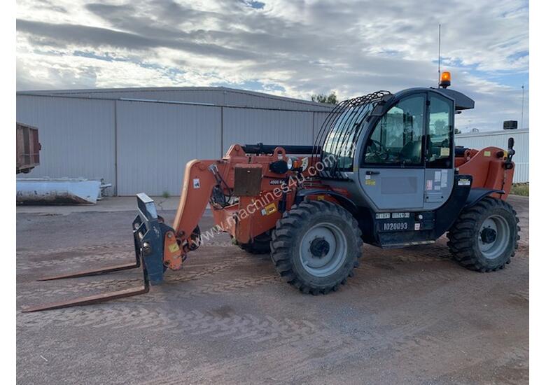caption 2010 Genie GTH4514 Telescopic Handler