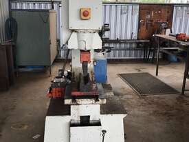Hydraulic punching machine - picture0' - Click to enlarge