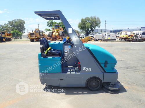 TENNANT S20-3780 RIDE ON SWEEPER