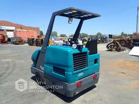 TENNANT S20-3780 RIDE ON SWEEPER - picture2' - Click to enlarge