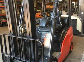 Linde Late Model Low Hrs 1.8ton Container Mast Side Shift Like New No Smoke - picture0' - Click to enlarge