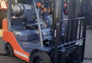 ACTIVE FORKLIFTS - Toyota 2010 model 3 Ton LPG forklift for sale 3.7m lift side shift