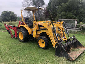 tractor with 3in1  FEL and Backhoe - picture0' - Click to enlarge
