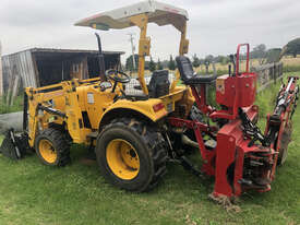 tractor with 3in1  FEL and Backhoe - picture1' - Click to enlarge