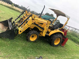 tractor with 3in1  FEL and Backhoe - picture2' - Click to enlarge