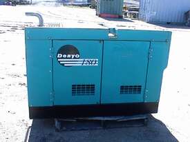 Denyo portable diesel air compressor 180CFM - picture2' - Click to enlarge