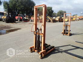 MANUAL PALLET STACKER - picture0' - Click to enlarge