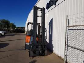 2.0T LPG Narrow Aisle Forklift - picture1' - Click to enlarge