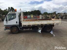 1996 Mitsubishi Canter 500/600 - picture1' - Click to enlarge
