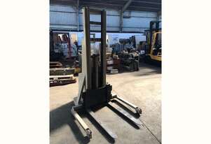 Crown 20MT130A, 1000kg (3.3m Lift) 24Volt Electric Forklift