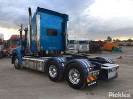 2014 Mack Superliner - picture2' - Click to enlarge