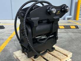 Hydraulic Dual Locking Tilting Hitch 4 - 6T - Custom Built to Order - picture0' - Click to enlarge