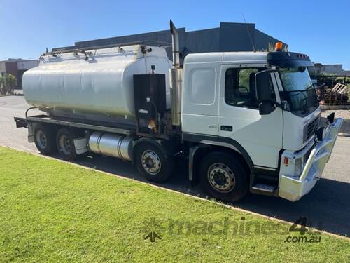 Truck Tanker Volvo FM12 460HP 2004 8x4 1BTH314 SN1455