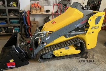 SALE $$$ WACKER NEUSON 2025 SM100 MINI TRACKED LOADER