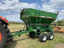 2019 Donder 6,000 Ltr Trailing spreader - picture0' - Click to enlarge