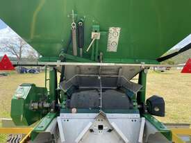 2019 Donder 6,000 Ltr Trailing spreader - picture2' - Click to enlarge