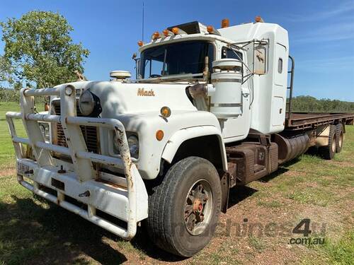 Mack R Series