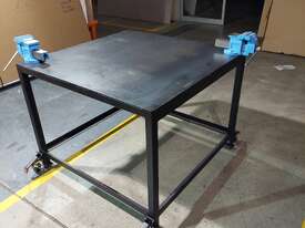 Metal Workbench - picture0' - Click to enlarge