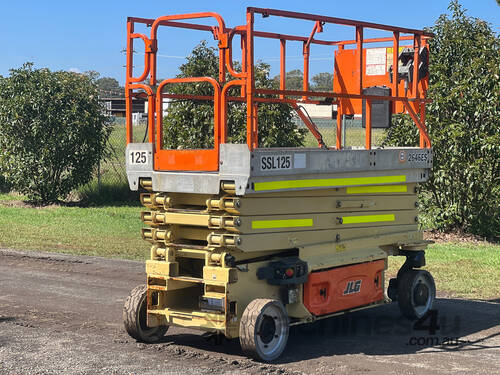 JLG 2646 Scissor Lift Access & Height Safety