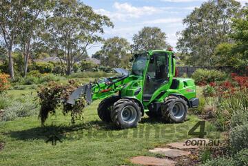 Avant 860i Compact Loader with GT Enclosed Cab and A/C