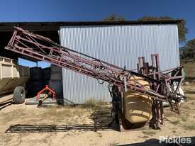 Hardi Sprayer, 12m boom, approx 1,000ltr tank. For further details please call Aaron Wilson 04776974 - picture1' - Click to enlarge