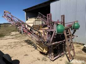 Hardi Sprayer, 12m boom, approx 1,000ltr tank. For further details please call Aaron Wilson 04776974 - picture2' - Click to enlarge