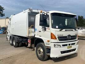 Hino 500 - picture0' - Click to enlarge