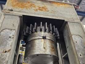 400 Tonne press - picture2' - Click to enlarge