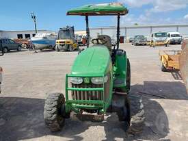 John Deere 3520 Tractor - picture0' - Click to enlarge