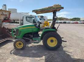 John Deere 3520 Tractor - picture2' - Click to enlarge