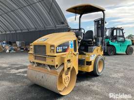 2017 Caterpillar CC34B Vibrating Combination Roller - picture1' - Click to enlarge